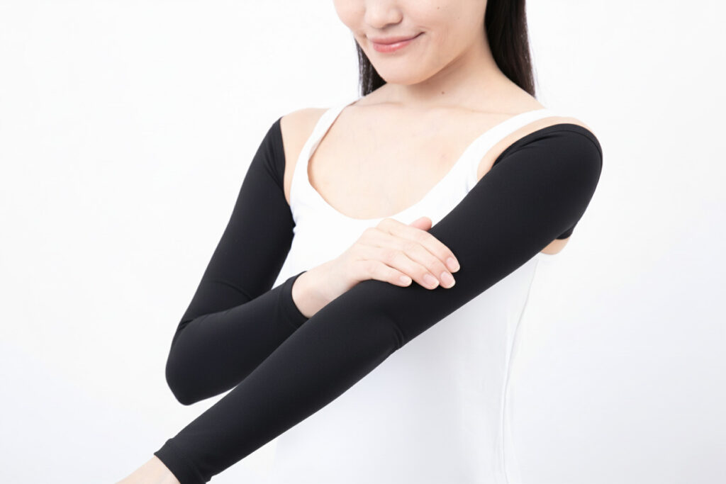 腕を気にする女性